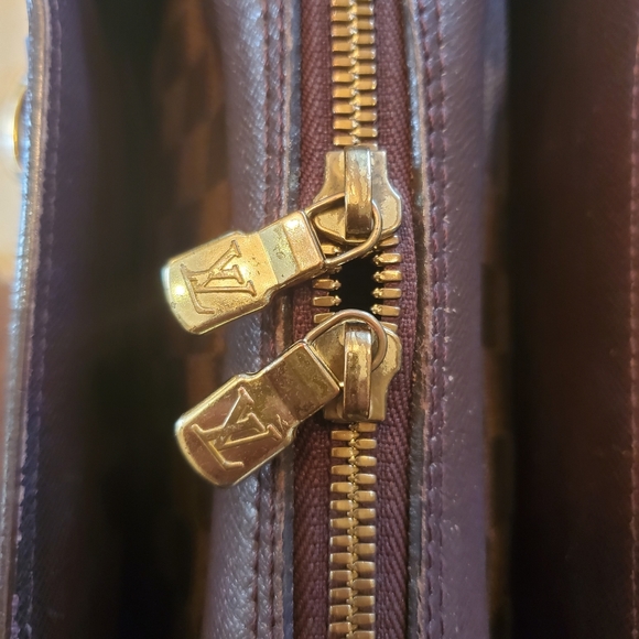 Louis Vuitton Damier Handbag - Picture 3 of 16